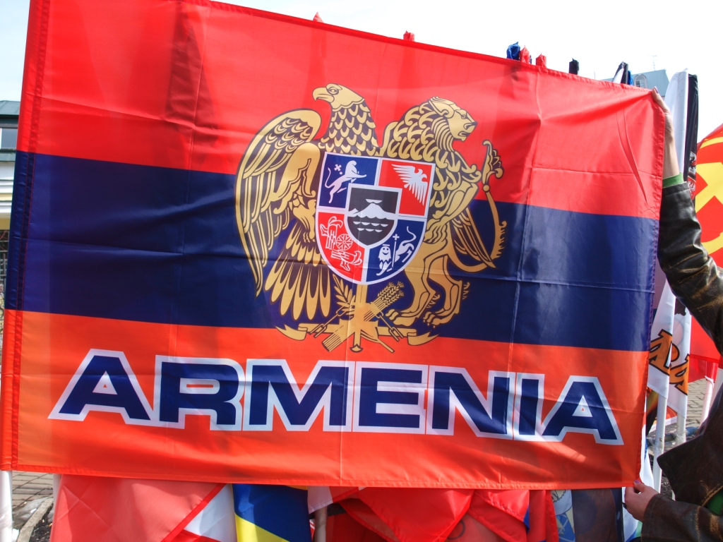 Флаг Республики Армения с гербом по акции 