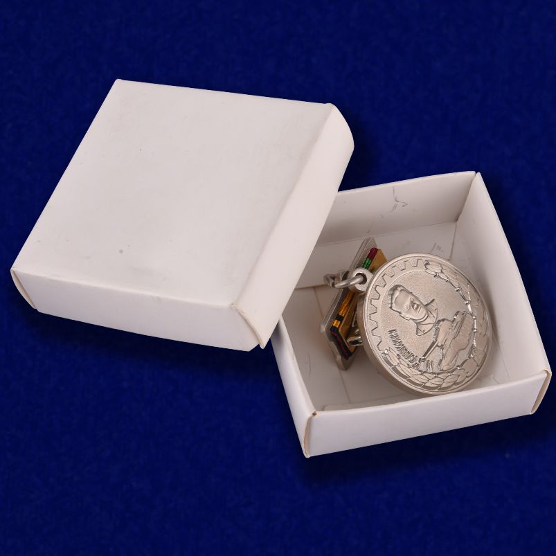 Знак "За создание бронетанкового вооружения и техники" МО РФ 