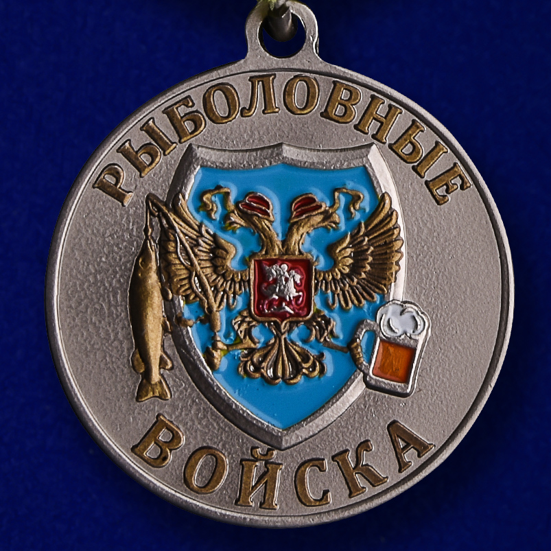Медаль рыбака "Сом" в футляре из флока бордового цвета 