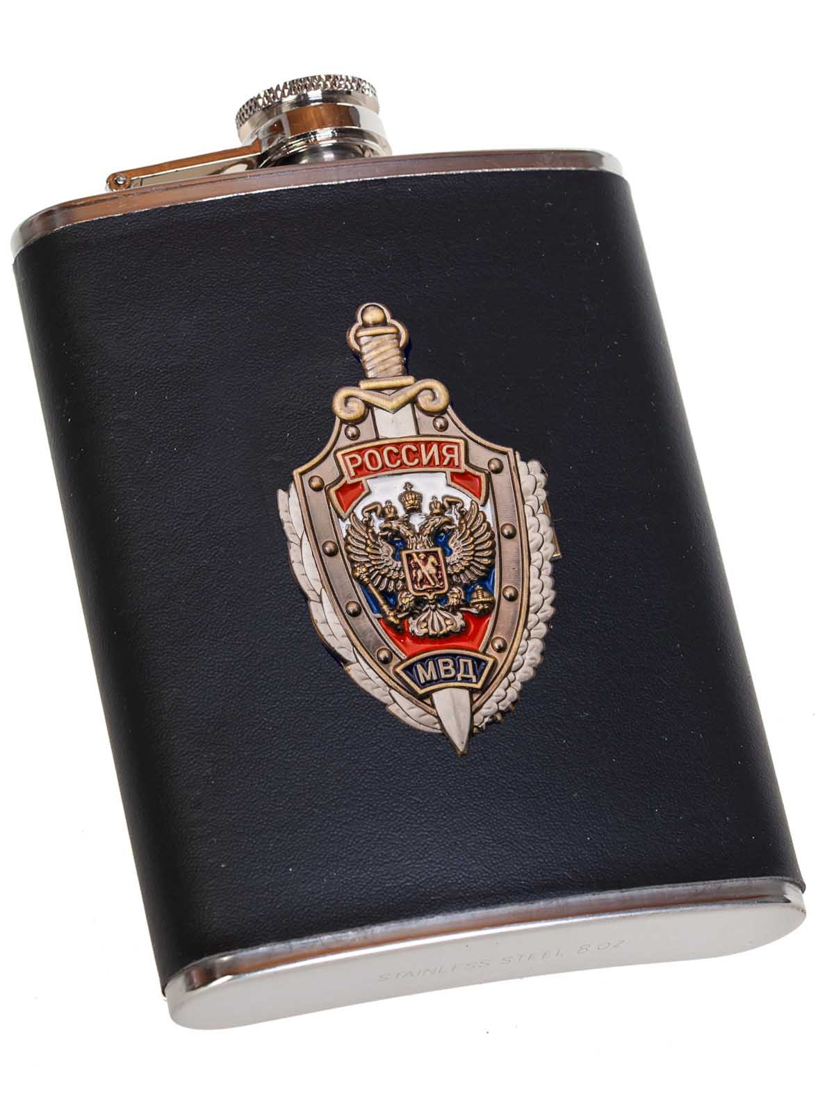 Классная подарочная фляжка сотруднику МВД России 