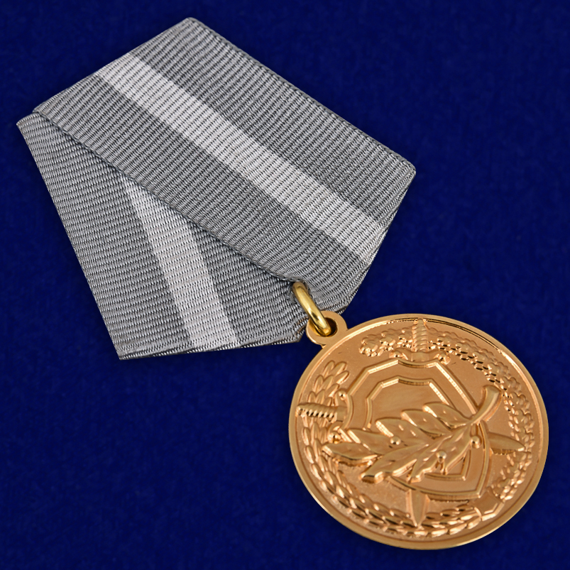 Медаль СК РФ "За содействие" в красивом футляре из темно-бордового флока 
