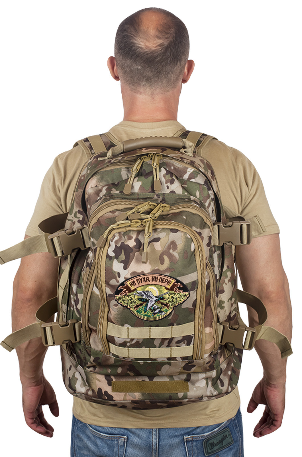 Камуфляжный рюкзак для охотника с нашивкой Ни Пуха ни Пера 