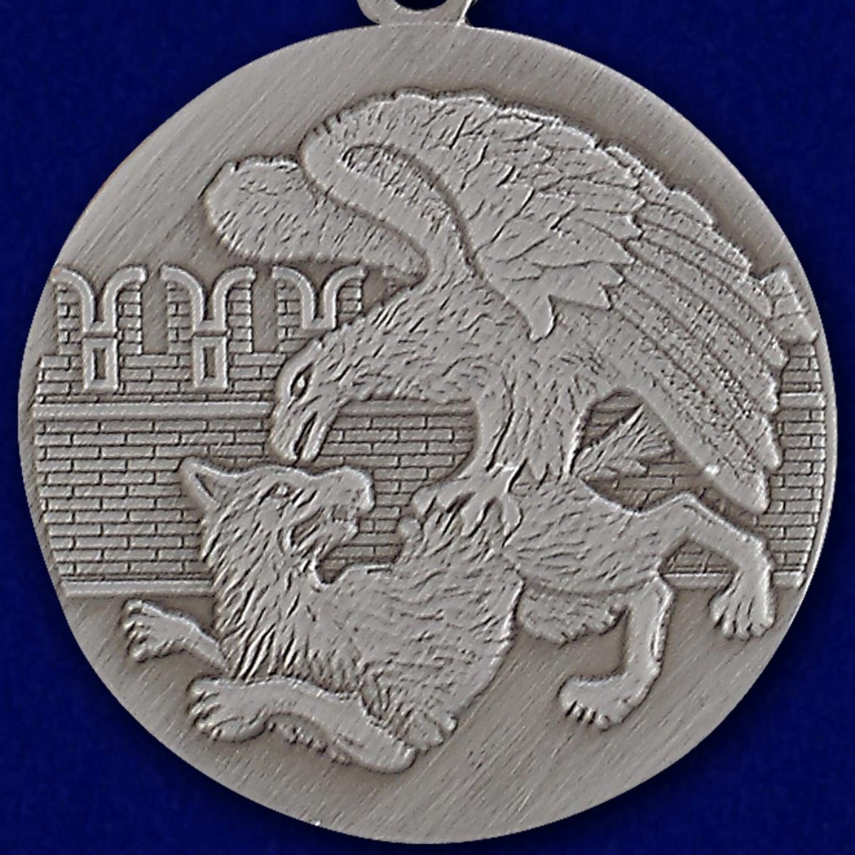 Медаль "Защитнику Отечества" в футляре из бархатистого флока 